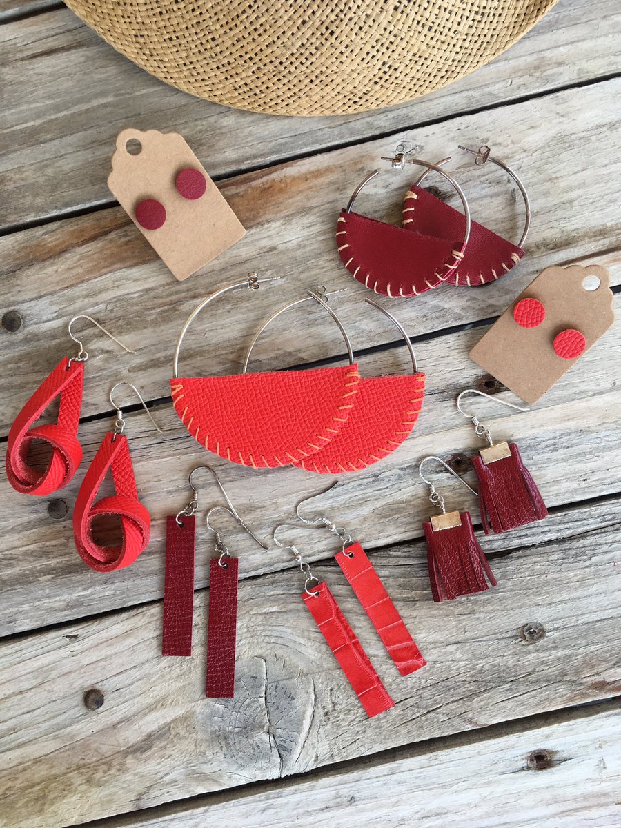 dooouce's tweet photo. #handmade #madeinfrance #artisanatfrancais #faitmain #creationcuir #cuir #bouclesdoreilles #argent925  #bijouxcuir #etsy #leather #fabricationbijoux #cuirrouge #minimaliste #earrings  #matierenoble #puces #rouge #red #bijouxcuir #upcycling #recyclage #creoles #dormeuse https://t.co/B3o4KqgfcA