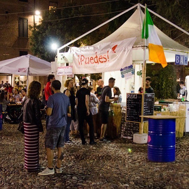 puedesass's tweet photo. Anche quest'anno troverete il nostro stand in Largo Castello, uno delle piazze più belle e caratteristiche di Ferrara 🚲

Oltre che cucinare Arrosticini come se non ci fosse un domani, nei tavolini del Puedes si chiacchera e si fanno nuove amicizie de… https://t.co/e416g0KoSk https://t.co/Qshf42zoV6