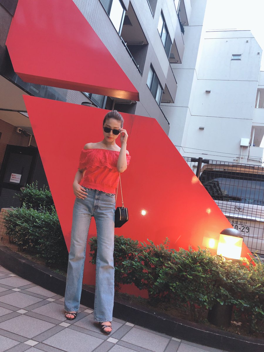 pyonyuna_K's tweet photo. お気に入りのフレアデニム👖✨
ま、背景とトップス同化してるけどねっ✌🏼
#summerfashion #flaredenim #vicente https://t.co/CeME3ZOT1i