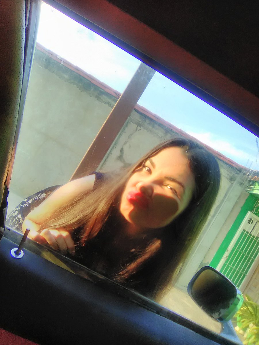 w8rockefeller's tweet photo. face on car window https://t.co/M9E8Ogn6RJ