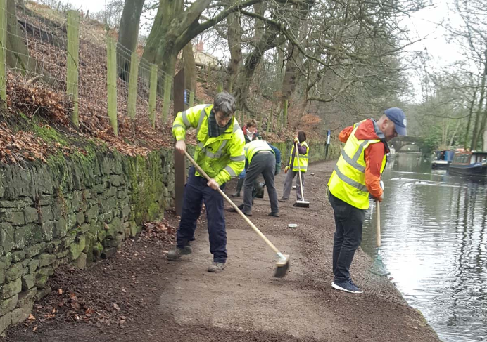 OldhamCouncil's tweet photo. Meet new people😊 whilst doing #yourbit to improve the local environment🌲by joining Uppermill Community Action Network on 22 August.
📞01457 878361 or 📧peterkillan@hotmail.com to get involved.
#OldhamBloom19 #GetOldhamActive https://t.co/AglNT0hWqG