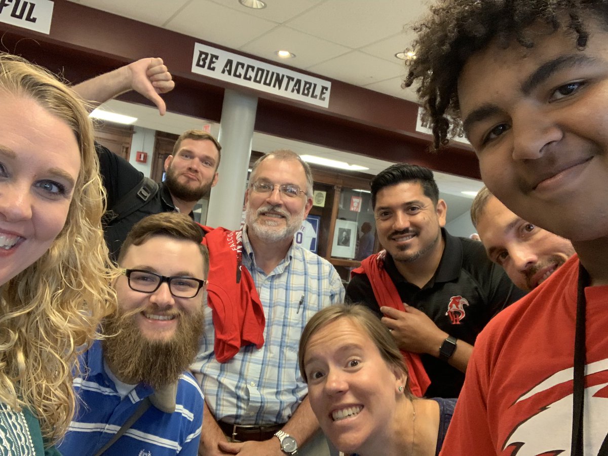 KHMessick's tweet image. Lunch table, library gateway,current student, w/ DR @Vanhorn_falcons #vhfalcons