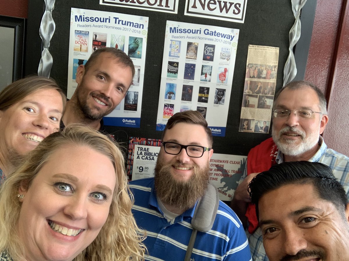 KHMessick's tweet image. Lunch table, library gateway,current student, w/ DR @Vanhorn_falcons #vhfalcons