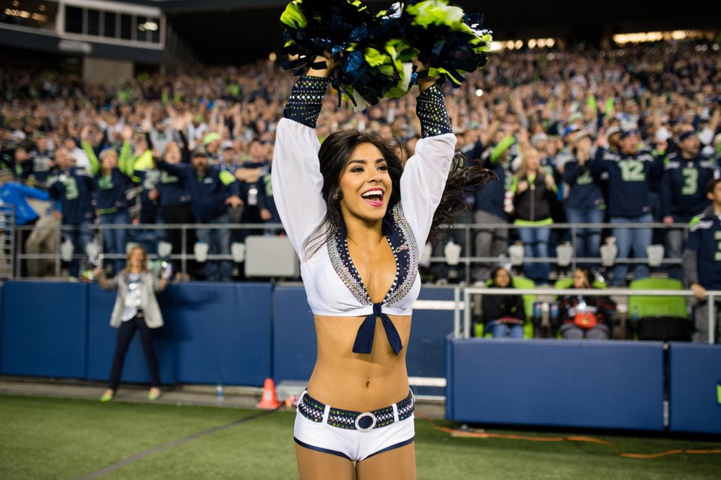 SeaDncr_Jessica's tweet photo. MOOD because it’s GAME DAY and FOOTBALL IS BACK!!!! 💚💙 #SeahawksDancers #GoHawks #Seahawks #DENvsSEA https://t.co/apP9z1m1IJ