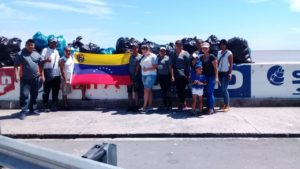 SoyNuevaPrensa's tweet photo. Venezolanos y guyaneses limpiaron malecón de #Georgetown - https://t.co/vpWuPYEVte
#SoyNuevaPrensa #Guyana #Hamaj #Lizabrowne #Rcvg #Venezuela #Guayana https://t.co/maRtCmIgPQ