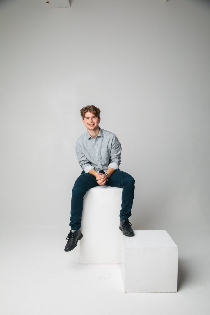 Senditrecords's tweet photo. Today's featured artist is Kai Zimmer. Kai has been working with us since February on his debut EP "Eyes". Eyes was produced, mixed mastered and recorded here at Send it. To listen to his music go visit our website, the links in our Bio! https://t.co/CNXtXdrXk9