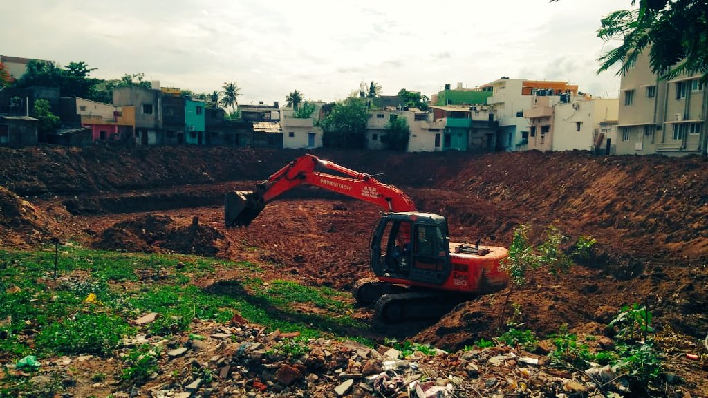 CollectorPuduc1's tweet photo. Desilting #pillaiyar koil pond #karuvadikuppam &amp; Amman Pond #kompakkam
#JSA #janshakti4jalshakthi 
@theindianexpres @dinamalarweb 
@mowrrdgr https://t.co/e4pDiC5pTi