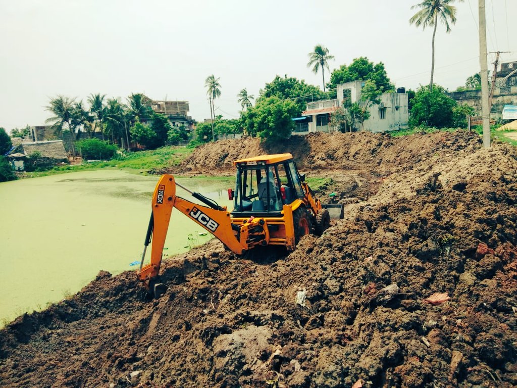 CollectorPuduc1's tweet photo. Desilting #pillaiyar koil pond #karuvadikuppam &amp; Amman Pond #kompakkam
#JSA #janshakti4jalshakthi 
@theindianexpres @dinamalarweb 
@mowrrdgr https://t.co/e4pDiC5pTi