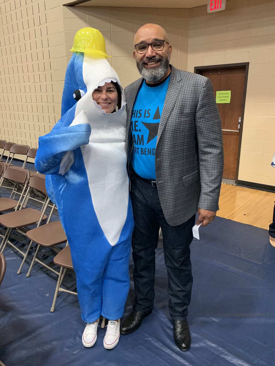 JSE_Sharks's tweet photo. @superdupre and Miss Naraghi celebrating before convocation gets started!!! #fbisdconvocation #thisismeiamfbisd #UnderConstruction https://t.co/8efCswT0T9