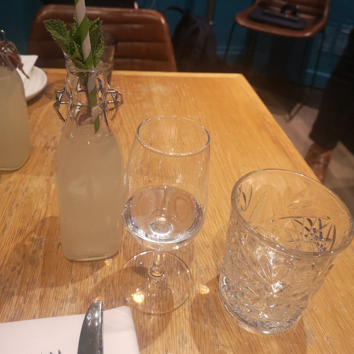 mango_frog's tweet photo. Getting ready for #gintasting @MewsofMayfair @TheSpiritOfOne #onegin starting with a #southsidefizz #gin #apple #fizz #mint https://t.co/XZvKCyF5DQ