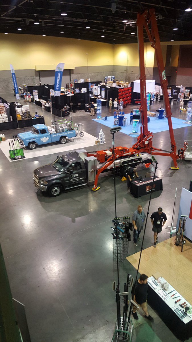LibertyExpo's tweet photo. ‼️ The @hugeconvention is OPEN ‼️ The show floor is officially open for the #HugeConvention at the @bransoncc! After months of work, it’s looking great! Share your pictures of the show floor with us today!
#powerwashing #explorebranson #pressurewashing #eventprofs #tradeshows https://t.co/v57WRpgpT1