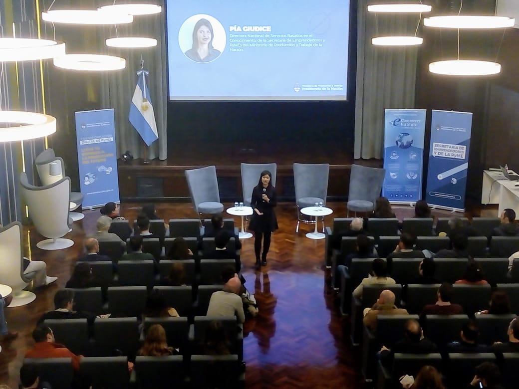 gugamayer's tweet photo. #Ahora en la Jornada de #EcommerceTransfronterizo, emprendedores y PyMEs conocen las herramientas clave para vender en el exterior a través de canales online, programas para ayudarlos a exportar y casos de éxito para posicionar y potenciar su negocio en el mundo. https://t.co/Qop9qTdqPZ