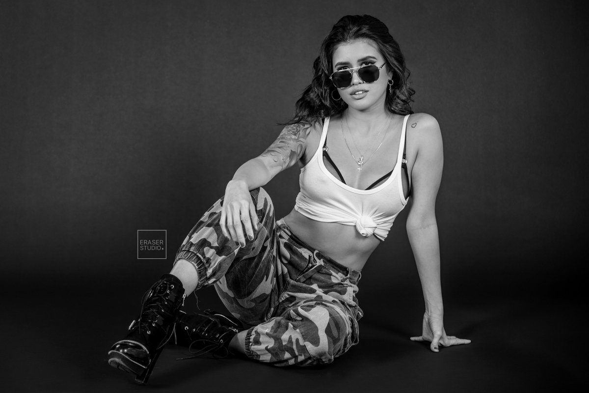 eraserstudiousa's tweet photo. In a portrait, you have room to have a point of view.
Photo by: Eraser Studio (Ali Hoss + Sanaz Mahdi)
Model: @roxyferrari
#EraserStudio #LAPhotoStudio #LAPhotographer #Ali_Hoss #Sanaz_Mahdi #California #LosAngeles #modelLife #fashion #PortraitPage #Headshots @iamalihoss https://t.co/g5aNKVtcvb
