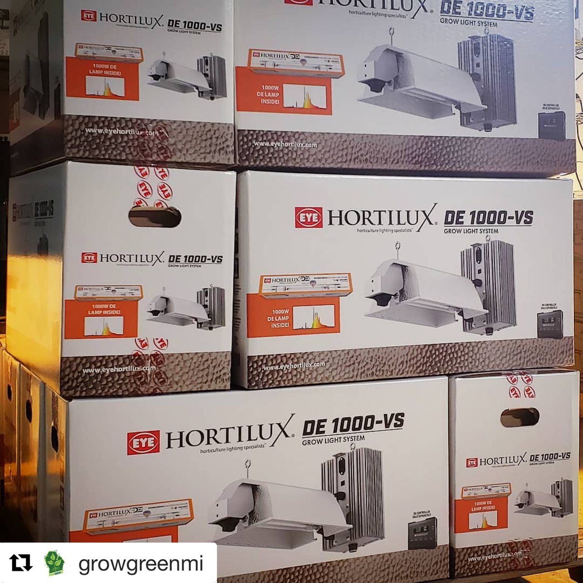 EYELightingIntl's tweet photo. Our friends at GrowGreen MI have fresh supply. #hortiluxde #Repost @growgreenmi
・・・
The all new @hortilux DE 1000-VS have hit the floor here at Grow Green MI. 
We have one hanging in the store for you to checkout....and it is BRIGHT 😎

#eyehortilux #GROWGREENMI #dreamteam #de https://t.co/NPPeFlThqg