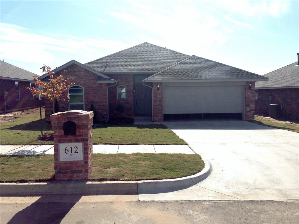 PaynelessTeam's tweet photo. Charming 3 BD/ 2 BA in Norman has a lot to offer. Call/text/DM me for info.  https://t.co/ccfPM2bQL5 https://t.co/CGRA5sknZ5