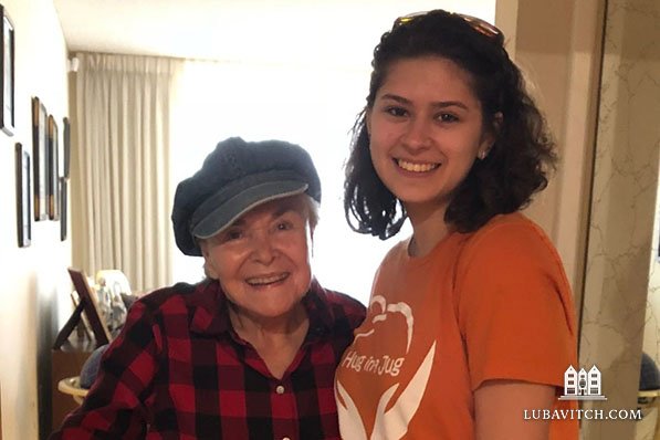 Lubavitch's tweet photo. From #Chabad in southern @california: A volunteer #chickensoup group, fondly known as "Hug in a Jug," was founded by a woman whose life would eventually be saved, due to her own deeds. #DoAMitzvah #SaveALife
FULL story: https://t.co/osM5Q6ijiR https://t.co/ragWnGrdn0