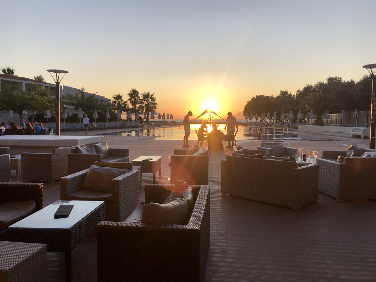 What an incredible sunset, whilst enjoying a fabulous famous Portomyrina Palace BBQ around the poolside. Also some lovely Live Music that is Kosta and Kosta. #NeilsonBBQ #LiveMusic #ThatSunsetNeverGetsOld #PortomyrinaPalace #NeilsonHolidays #LemnosIsland #Greece