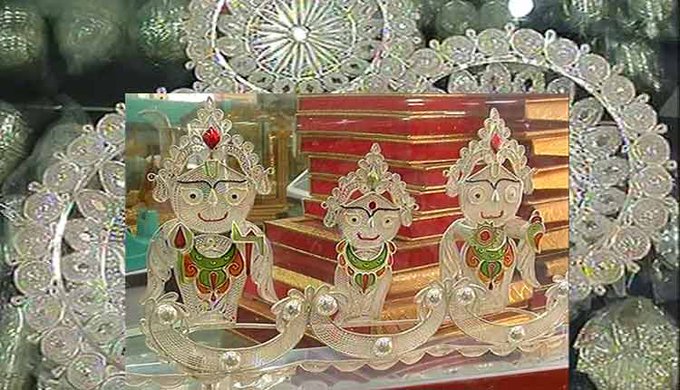 otvnews's tweet photo. Re-Up: After Rasagola, GI tag demand for Cuttack silver filigree craft grows stronger #GITagDemand #CuttackFiligree
https://t.co/1ugkZj9bNb https://t.co/34dJS5SrDq
