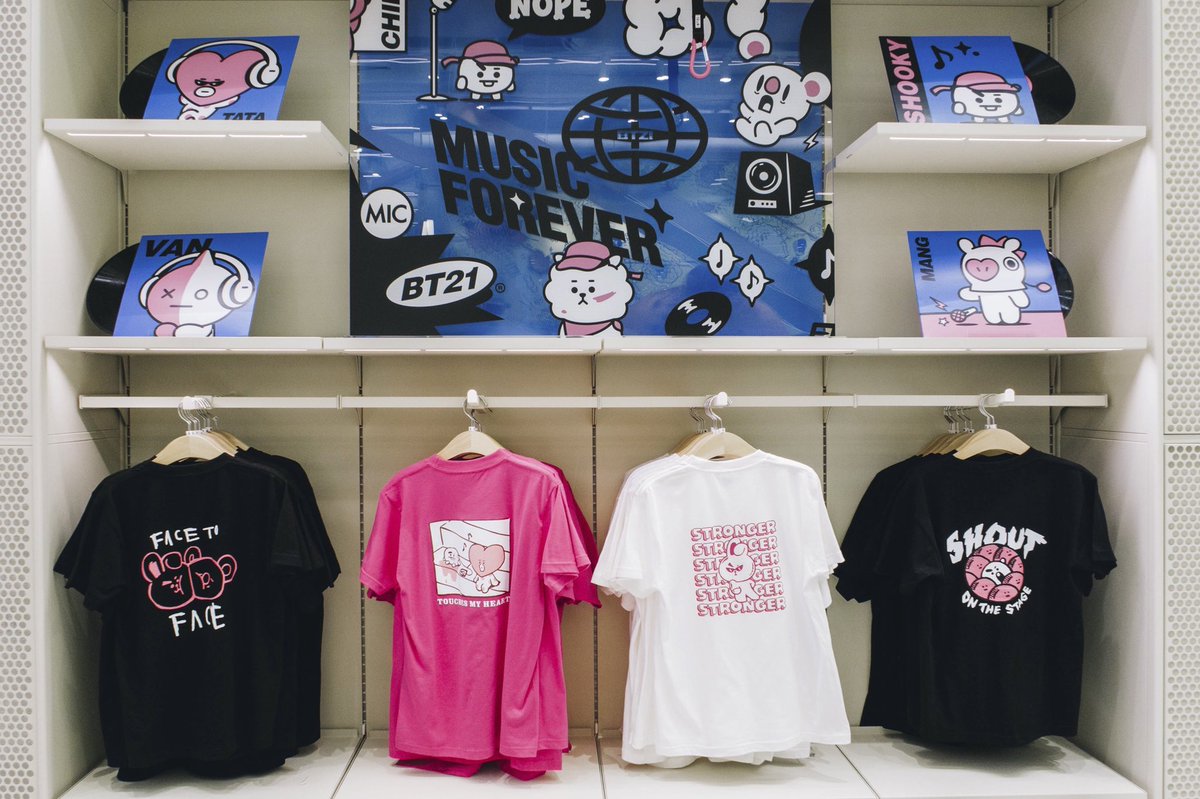 BE_BTSGALAXY's tweet photo. • 080819 | Twt | @BT21_ •

Pose mignonne, check ☑️
Humeur excitée, check ☑️
Cadeau spécial, check ☑️

PLUS D’INFO
👉https://t.co/sjiXFlzJcs
📍 437, Gangnam-daero, Seocho-gu, Seoul

#PitAPat #8Aout #OnSeVoitLaBas
#LINEFRIENDSSTORE #BT21 #J_1 #Gangnam https://t.co/CGn2eyeV49