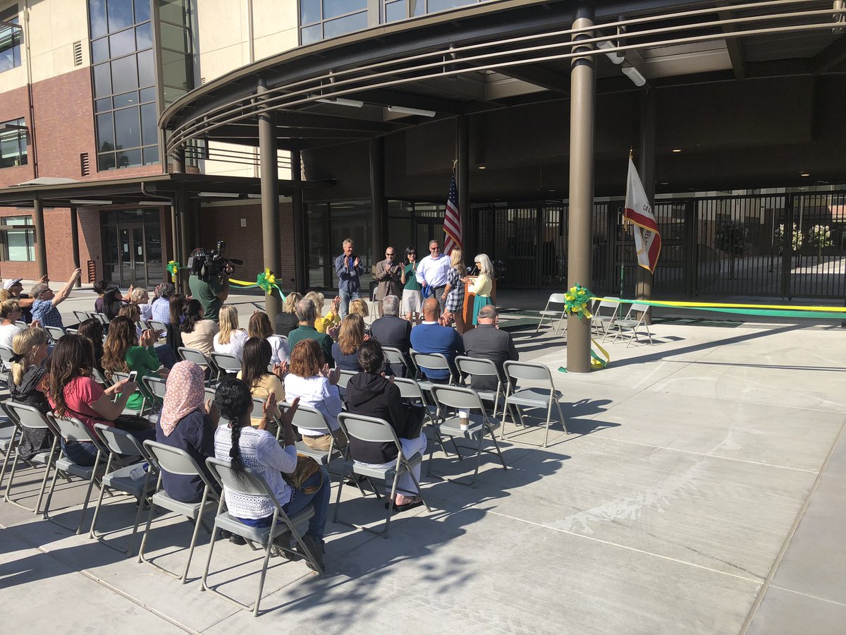 gregmedici's tweet photo. #Congratulations to ALL at the opening of #srvhs ‘s new Building B!
Spectacular student and community support + an amazing facilities team = a building that will benefit generations to come! Here’s to the #classof2020 and — a century from now — to the #classof2120 ! @SRVUSD1 :) https://t.co/hLCOWIykvV