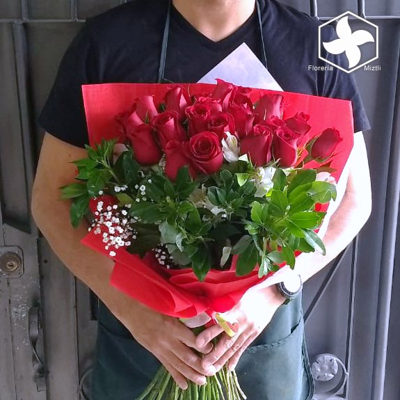 FloreriaMiztli's tweet image. Ramo de 24 rosas rojas, parte de los pedidos de la mañana, entregado! 🚐✔
.
.
#regala #flores #ramoderosas #rosasrojas #servicioadomiclio #floreríasenqueretaro #floreríamiztli #Querétaro #FelizJueves