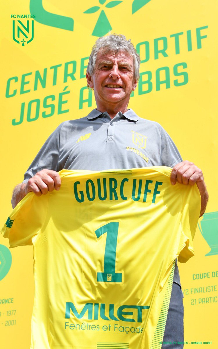 FCNantes's tweet photo. 🤝👕 https://t.co/c4IADTUdPT