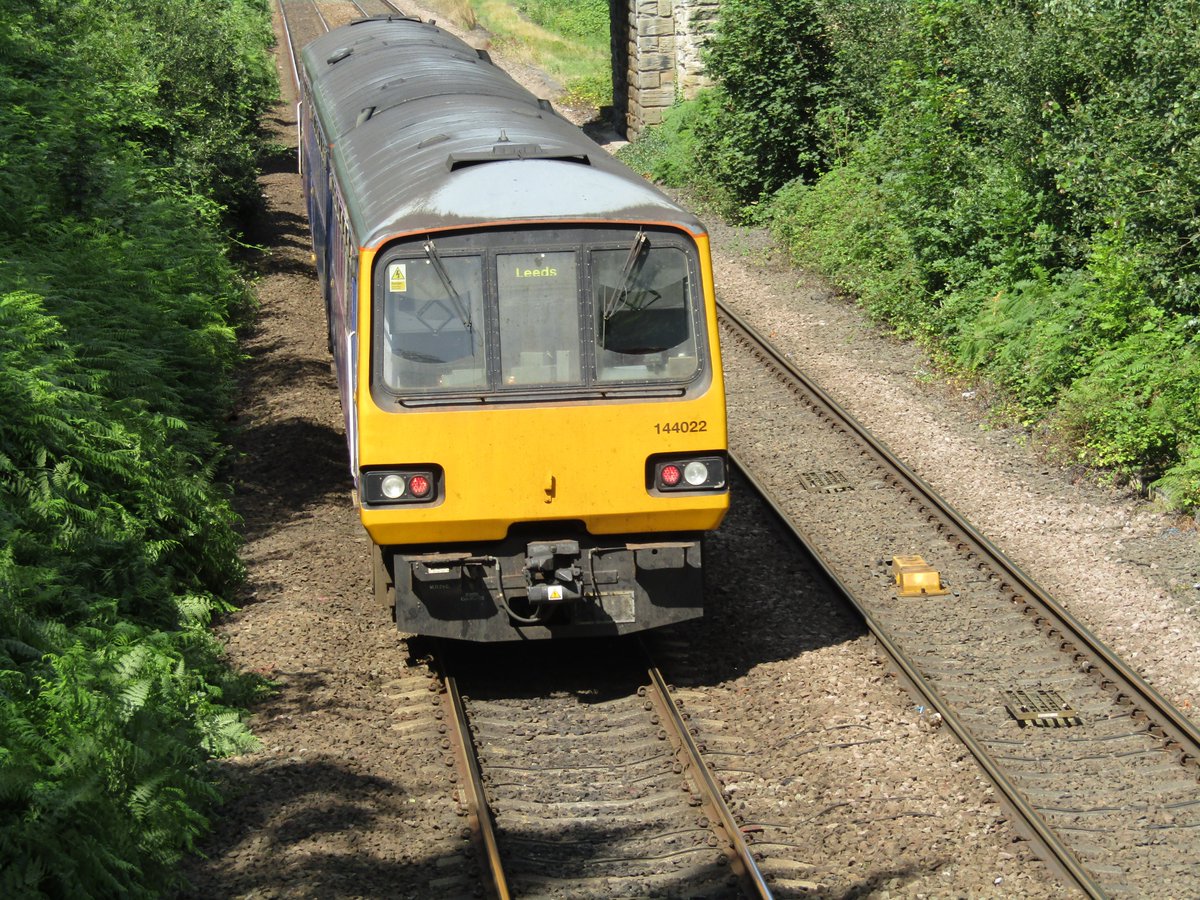 WetdogFBK's tweet image. 144022 passing 66536 at Oakenshaw 8/8/19 #class144 #class66 #locomotive
