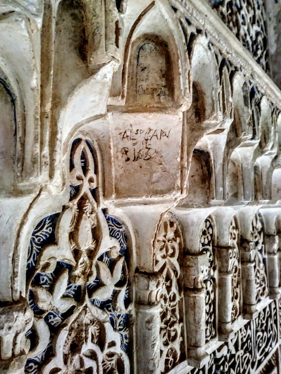 GuiasGranadaSL's tweet photo. Graffiti histórico en el #PatioDeLosLeones de #LaAlhambra de #Granada del arquitecto, pintor y escultor #AlonsoCano rondando el año 1650. https://t.co/WLfePipW4B