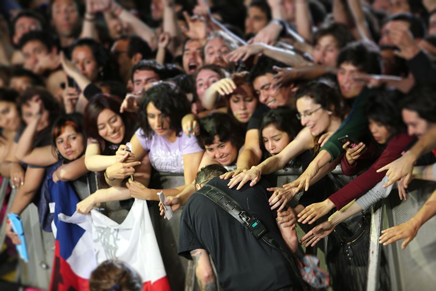 PearlJam's tweet photo. Quilicura, Chile (2015). 🇨🇱

📸: Karen Loria https://t.co/WFN94P9OBj