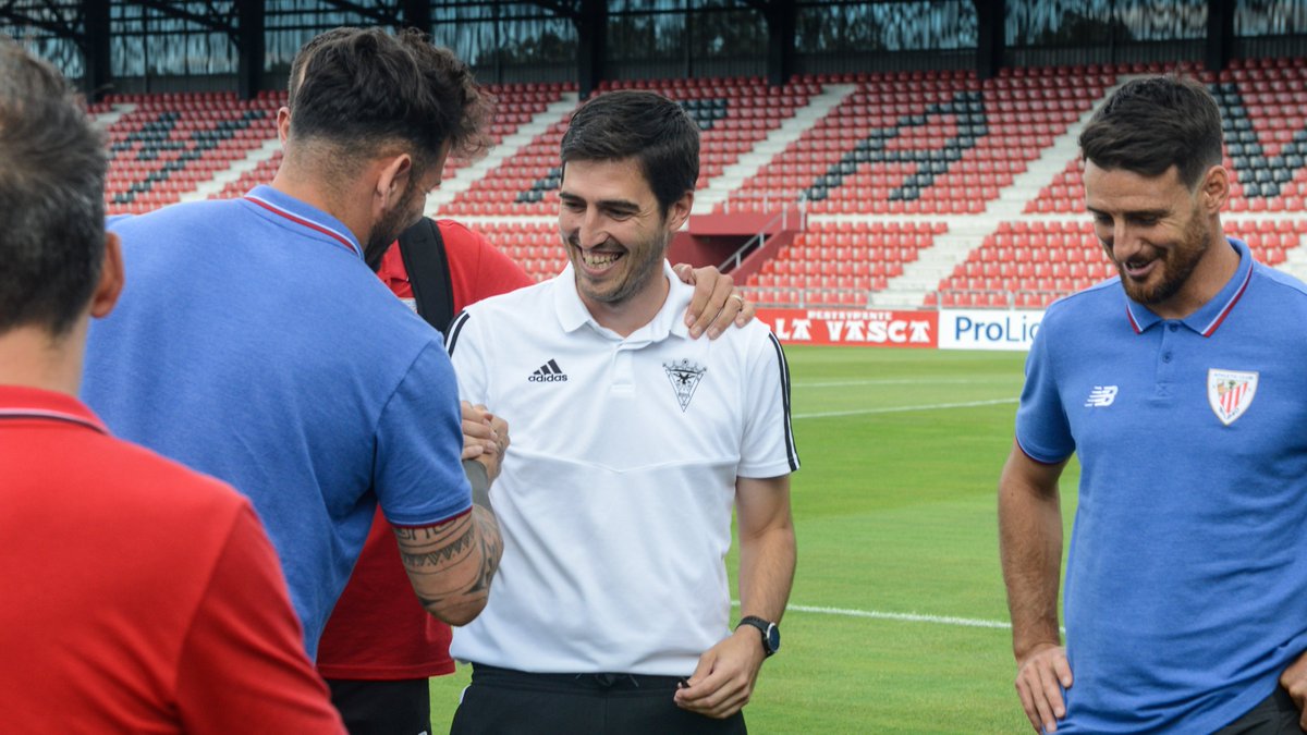AthleticClub's tweet photo. 🦁 𝗗𝗼𝗻 𝗔𝗻𝗱𝗼𝗻𝗶 𝗜𝗿𝗮𝗼𝗹𝗮 𝗦𝗮𝗴𝗮𝗿𝗻𝗮 🤗

#MirandésAthletic 🔴⚪️ https://t.co/K4HGQFCZuT