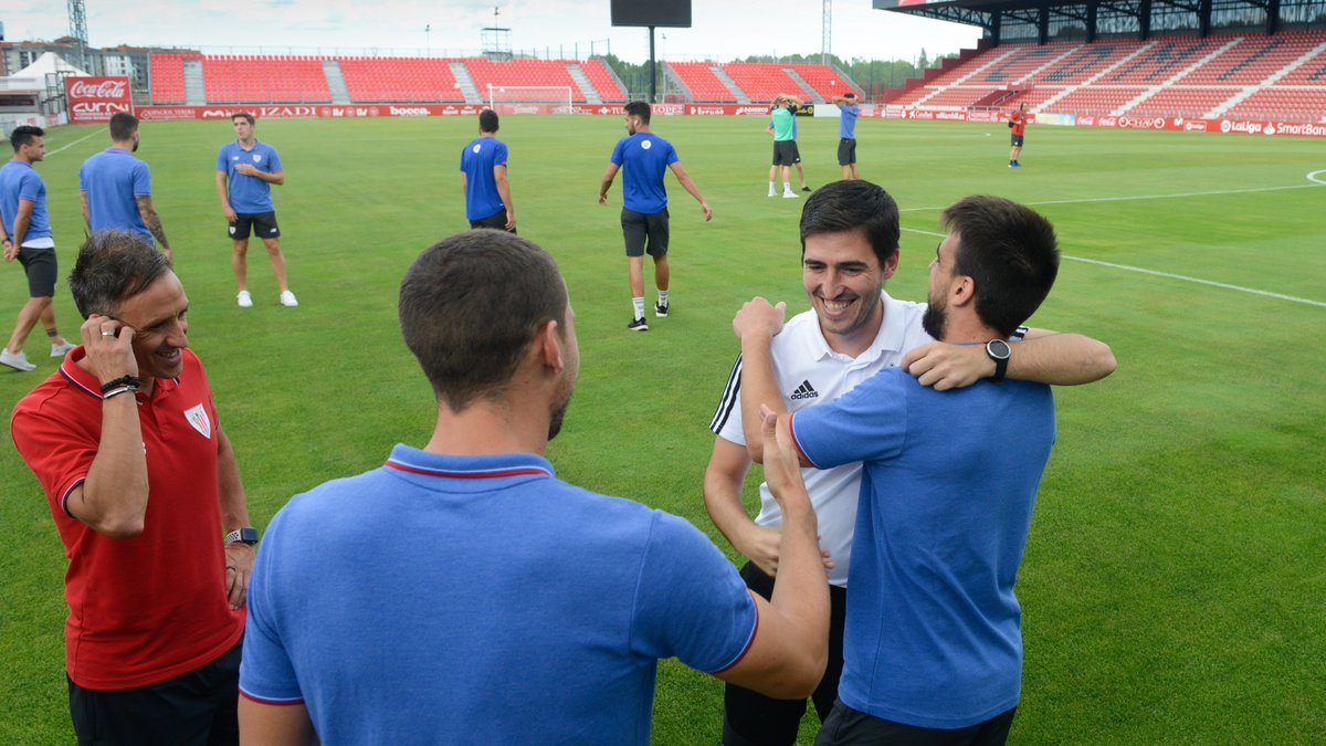 AthleticClub's tweet photo. 🦁 𝗗𝗼𝗻 𝗔𝗻𝗱𝗼𝗻𝗶 𝗜𝗿𝗮𝗼𝗹𝗮 𝗦𝗮𝗴𝗮𝗿𝗻𝗮 🤗

#MirandésAthletic 🔴⚪️ https://t.co/K4HGQFCZuT