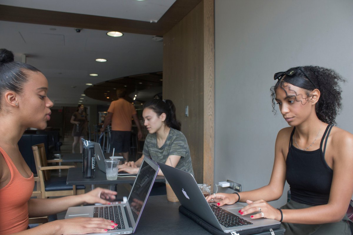 TrinityCollege's tweet image. Where did Gio find Bants on our #TrinColl campus this summer? 🌞

🔬 Researching in the lab @TrinityNeuro 
💻☕️ Working on community research projects at Peter B&apos;s (cc: @TrincollCHER/@trinitylibrary)
👟 Giving tours w/ #TrinColl Office of Admissions