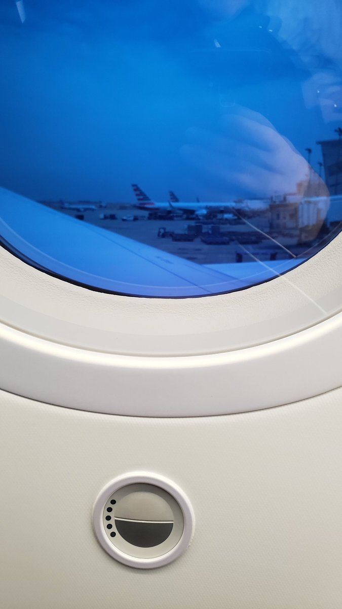 StefanVersusTex's tweet photo. First time in a jet with one of these window tinting doohickies.
#Respect, @AmericanAir
#doohicky https://t.co/eLFZ5W9Z5v