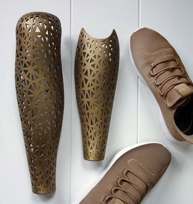 ✨All things golden✨
.
.
.
#stayboldstaygold #anatomicstudios #prostheticcover #customized #prostheticfashion #prosthetics #prosthesis #accessories #amputeestyle instagram.com/p/B06NR_0osaU/
