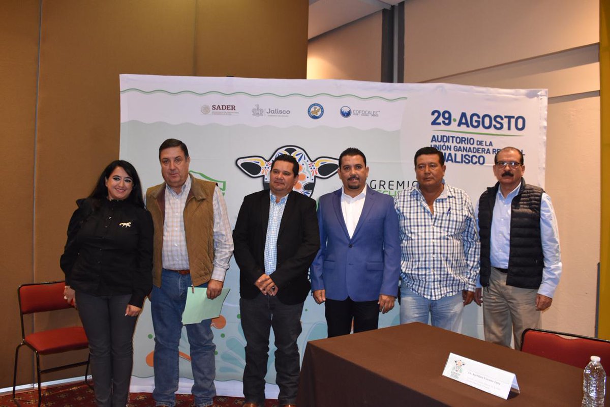 salvarezmor's tweet photo. Rueda de prensa en la Casa de Gobierno de  Michoácan dónde se dieron a conocer los detalles del Tercer Congreso Nacional Lechero a celebrarse el 29 de agosto en la UGR de Jalisco.  @CNOG_MX @gremiolechero @Sedrua_MICH @CNL_2019 https://t.co/8drJXFLMvR
