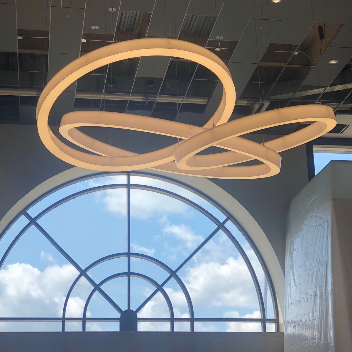 PurdueECE's tweet photo. Work continues on the MSEE atrium. The project is expected to be complete by the end of October and includes plenty of seating options and new lighting. Adjacent to the atrium will be a new student collaborative design studio!
.
.
.
.
#PurdueECE #Purdue #engineering #MSEE https://t.co/lqqWGe9wX0