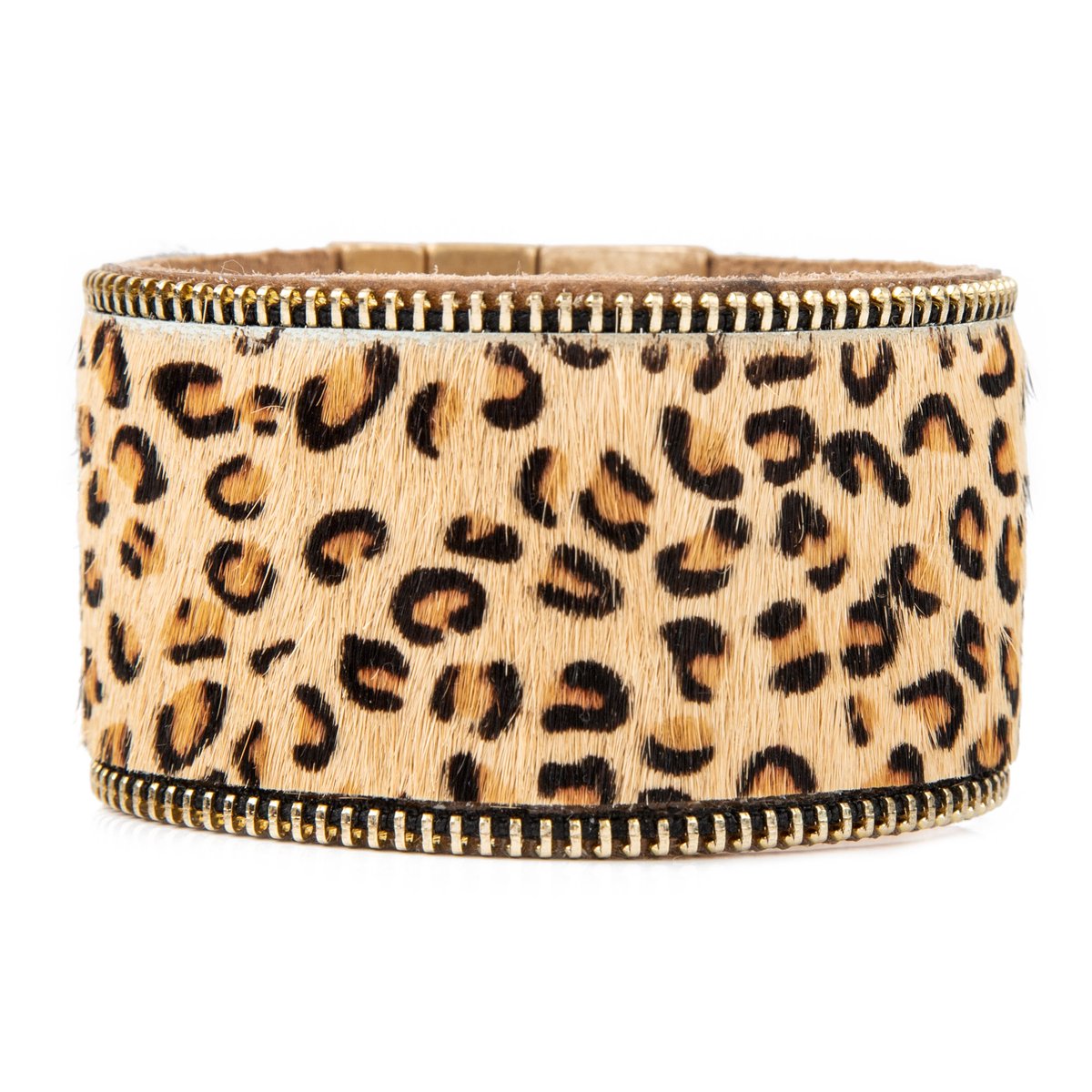 plundermepretty's tweet photo. Spotted: the Bronson Bracelet 🐆 https://t.co/QyEbfyVxI0 https://t.co/NfrOuhP2id