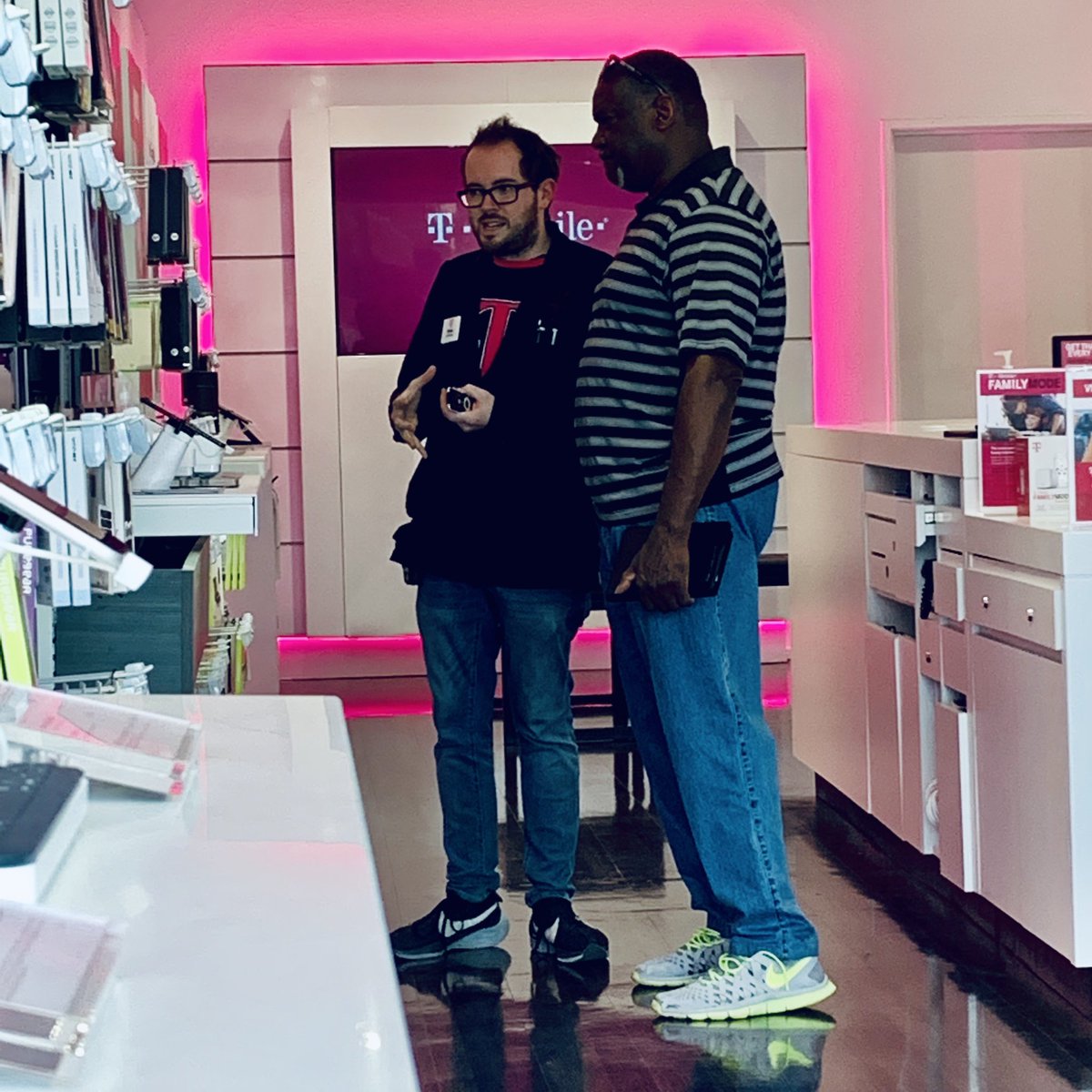 cn80tx's tweet photo. Blake doing Blake things, TVision Thursday!!!! #TVision #tmobile #LG #freeTV #looplions #texasdna #ThursdayMotivation #demodaily https://t.co/vquEbqX4sL