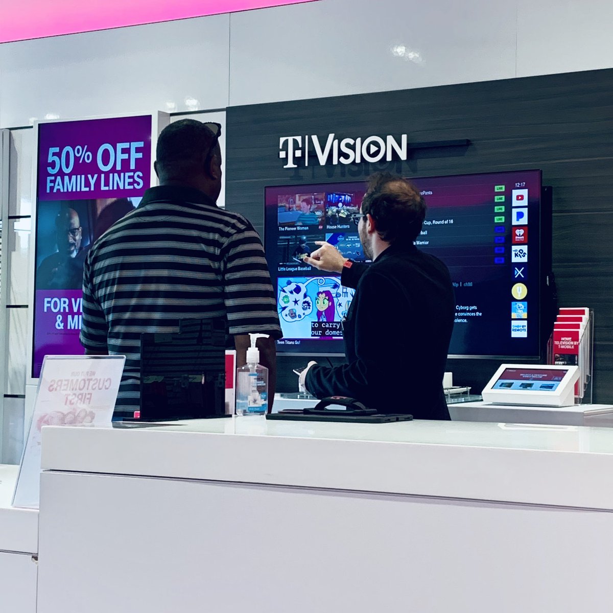 cn80tx's tweet photo. Blake doing Blake things, TVision Thursday!!!! #TVision #tmobile #LG #freeTV #looplions #texasdna #ThursdayMotivation #demodaily https://t.co/vquEbqX4sL