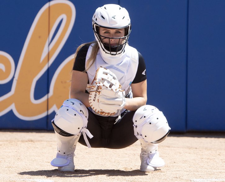 darrenrovell's tweet photo. JUST IN: Easton launches first of its kind female catchers gear with @jen_schro. https://t.co/2o11msateQ