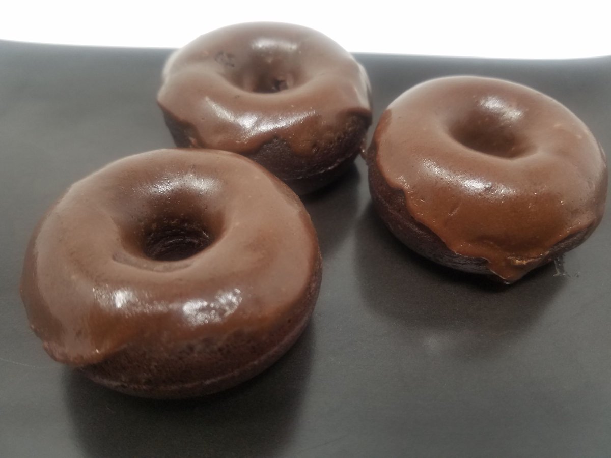 4_strain's tweet photo. $15 - [325mg-400mg THC]  Chocolate Cake Donuts with Chocolate Icing!
* Cake = 275-325mg THC per donut.
* Icing = 36mg per teaspoon or 50-75 per donut.
** 1 Free 160mg THC Powdered Donuts with all orders today!
#4strain #caregivers #edibles #medibles #cannabis #growyourown #donuts https://t.co/oVaha1X9vy