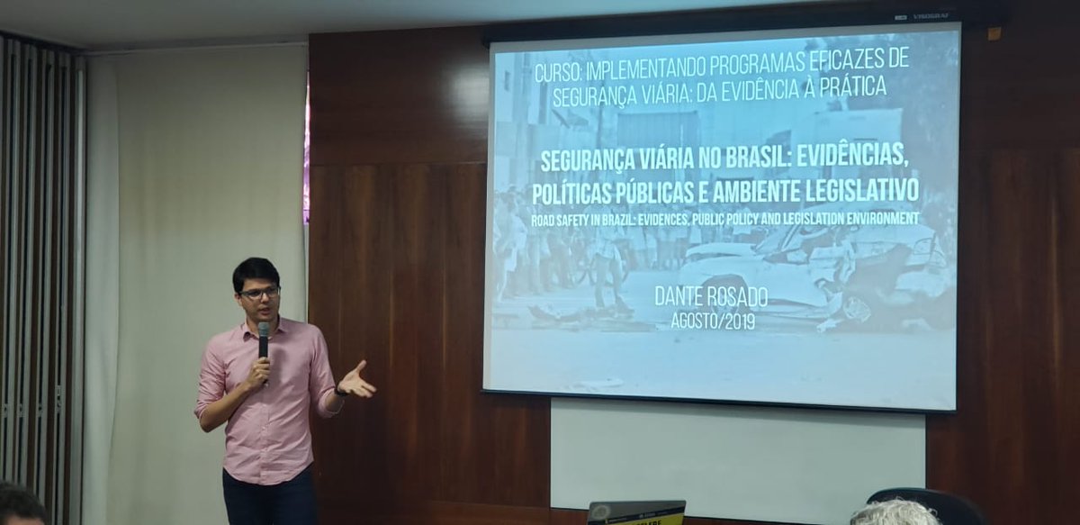 GlobalRSLI's tweet photo. SNAPSHOT FROM FORTALEZA: #GRSLC2017 alum @danterosado leads a session on #roadsafety in Brazil: evidence, public policy, and legislation environment.
The course, "Implementing Effective Road Safety Programs," runs from August 5-9. https://t.co/AemlNNMYYs