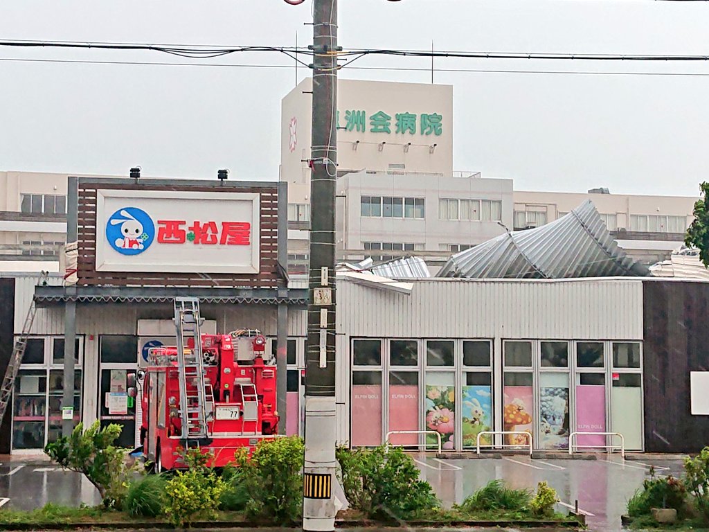 画像 西松屋からダイソーの屋根がめくれ上がってます まだ雨も風も強いなかで朝から作業ありがとうございます T Co G0xxyyyexh まとめダネ 画像 西松屋からダイソーの屋根がめくれ上がってます まだ雨も風も強いなかで朝から作業ありがとうございます T Co G0xxyyyexh まとめダネ