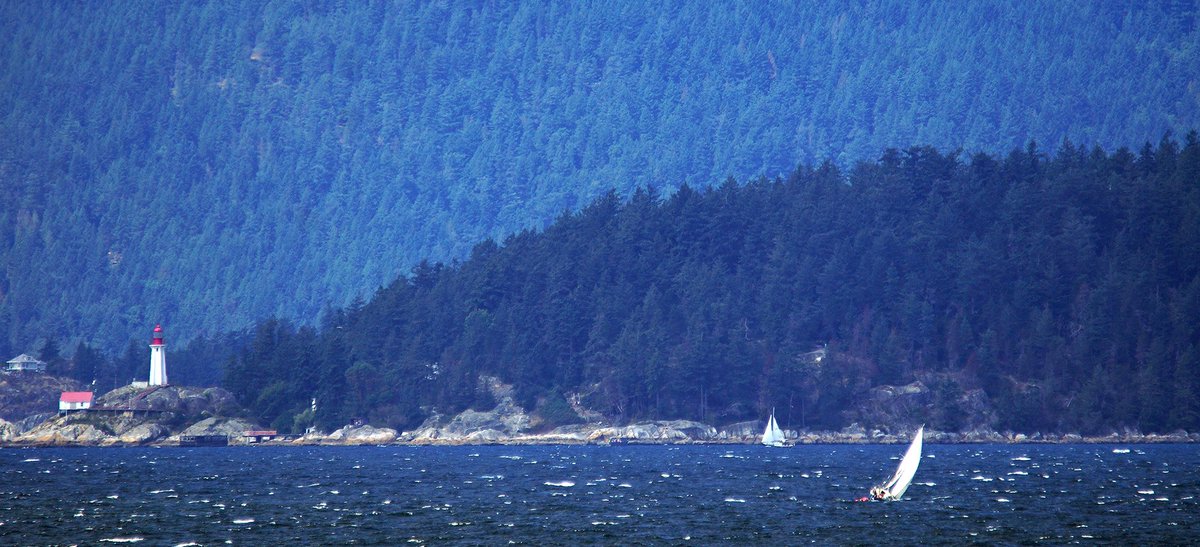 narrativelens's tweet image. Captured from the #seawall adjacent to @StanleyParkVan looking towards @WestVanDistrict &amp;amp; #lighthousepark &amp;amp; #howesound - If you're thinking of a @BCVacation then get #sailing &amp;amp; come say @HelloBC for summer recreation on land or sea - Check out @bcmagazine 1st-Imgs @narrativelens