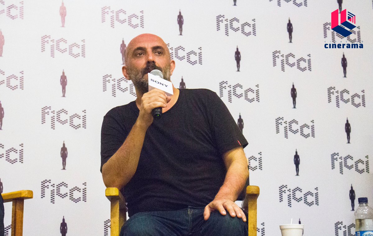 cineramacclub's tweet photo. Recordamos el día que tuvimos el placer de conocer a uno de nuestros directores favoritos #GasparNoé en el marco del @_FICCI_ #FICCI56 #supertbt además de disfrutar de la premiere en Colombia de #love ¿Cuál es tu peli favorita de Gaspar? #tbt #QueSigaRodandoLaPelícula #AomiMuyock https://t.co/jtwkBjFyd6