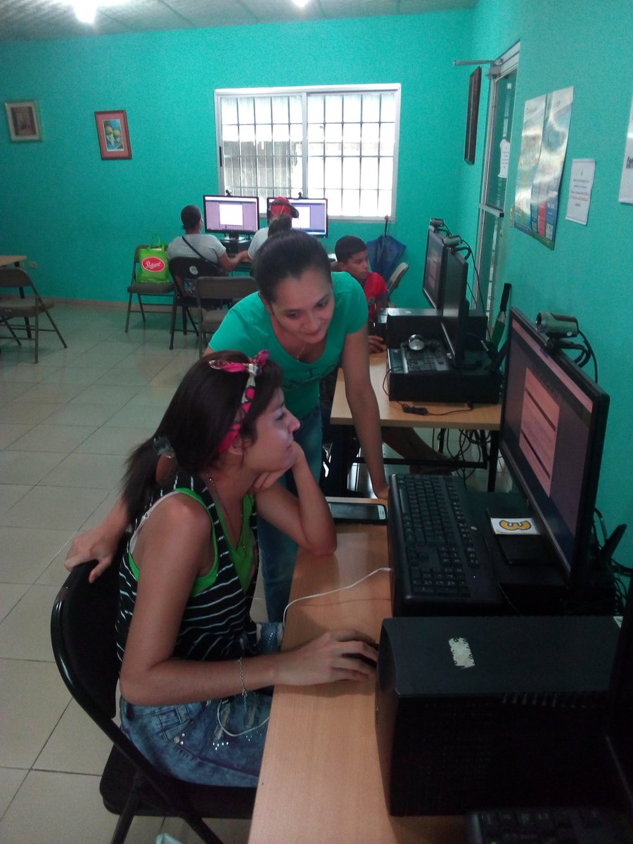 angeldeserrano's tweet photo. "Para tener éxito, primero debemos creer que podemos tenerlo".Usuarios continuan en Capacitate para el Empleo con el Taller de Cómputo Básico. Infoplaza #315 Sortová, Bugaba, Chiriquí. Gracias Lic. Yazmín Moreno por su apoyo en los talleres.
#Momentosinfoplazas
#yosoyinfoplazas https://t.co/gu0lEdNHWV