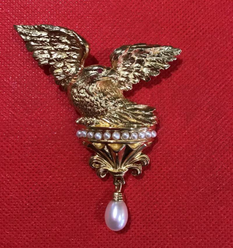 AnnHandDesigns's tweet photo. The perfect gift for a woman of power: our Red Room Eagle Brooch.

https://t.co/gtCiFMgRd3 https://t.co/WlvV2LoiYm