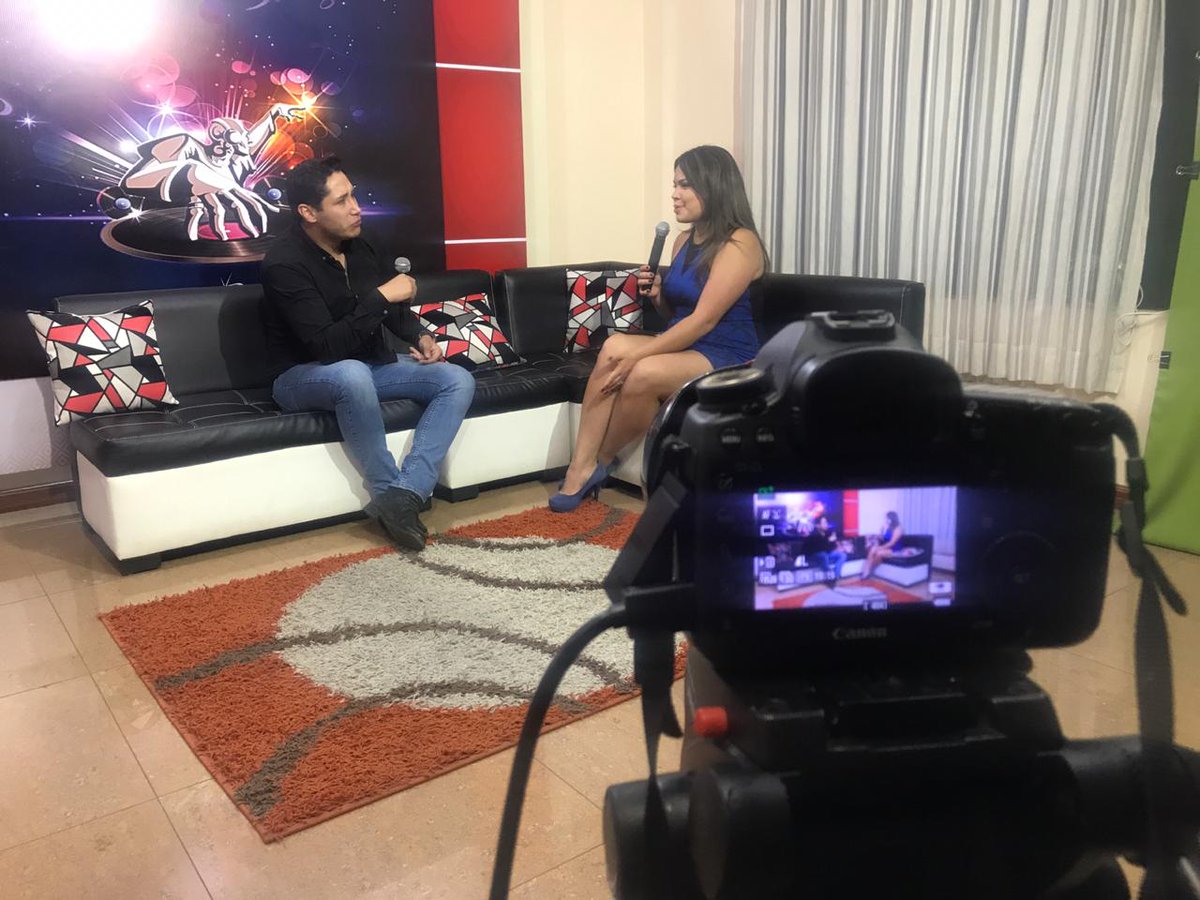 AMBTVDigital's tweet photo. Gracias a Jorge por contarnos su vida, su trayectoria y aportar con grandes reflexiones sobre la vida y la sociedad. Le deseamos suerte y una buena bienvenida a nuestra #tierritalinda
.
.
.
https://t.co/wvtZ4IpqJ2 <- Programa Completo
#AMB #QNM #Ambato #feriado #pareceviernes https://t.co/YqpTztKGAt