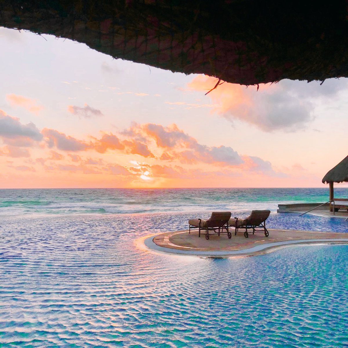 Enjoy beautiful sunrises from our infinity pool at JW Marriott Cancun. 
.
.
.
#JWMarriottCancun #JWCancun #MarriottHolidays #Sunrise #Pool