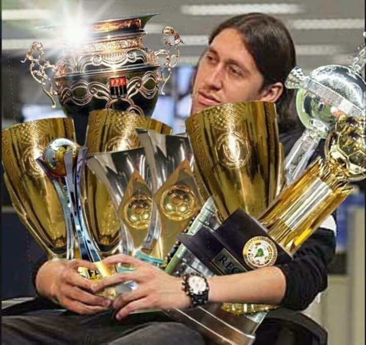 " Esse Cássio é horrível, não sei como endeusam tanto esse cara " 

O Cássio: